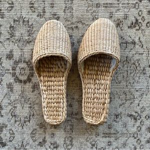 Women’s Woven Slippers Natural Handmade Cattail Rattan Spa Size L 10 10.5